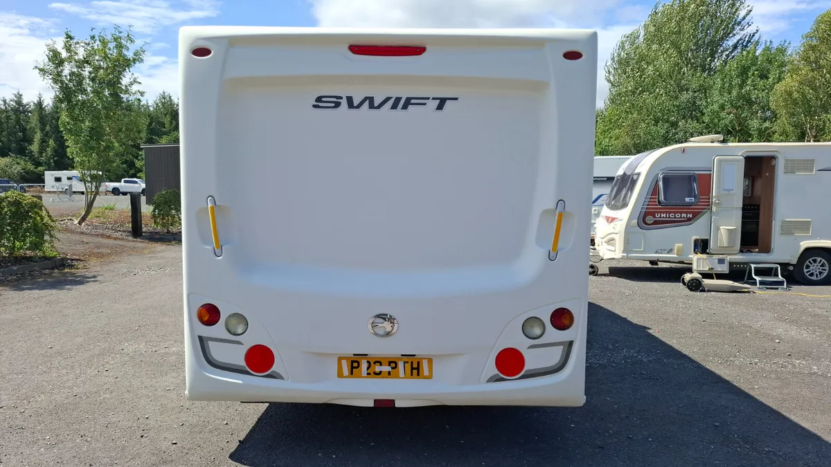 Swift Challenger Island Bed Caravan - Image 4