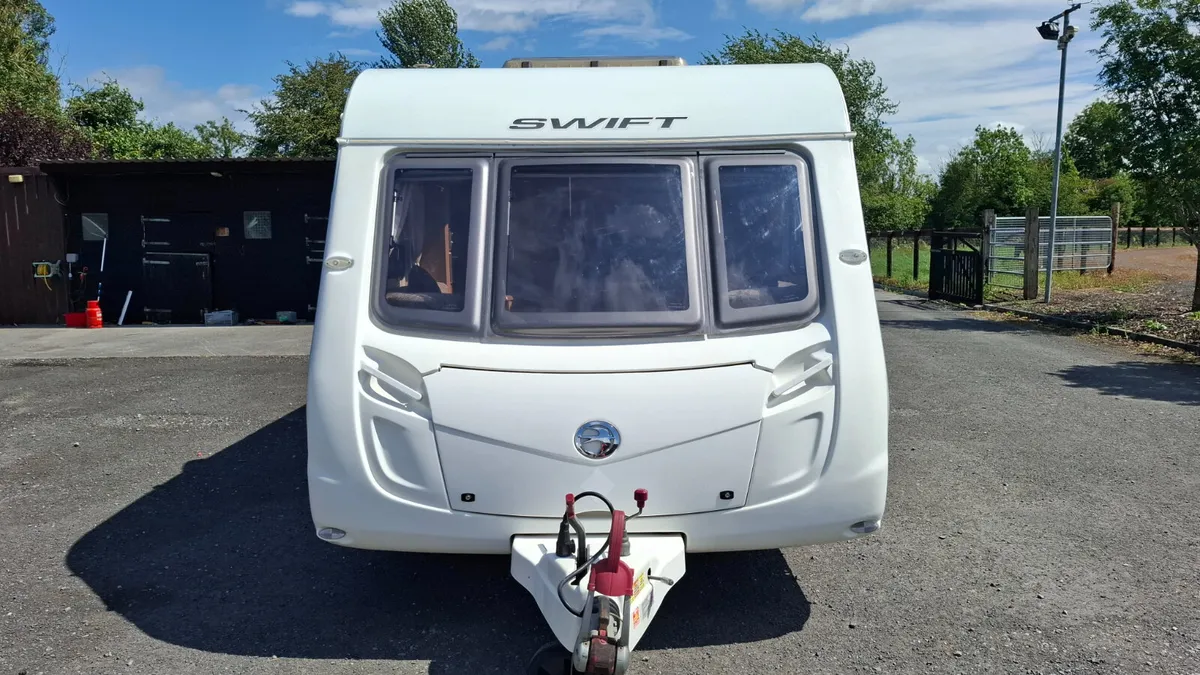 Swift Challenger Island Bed Caravan - Image 2