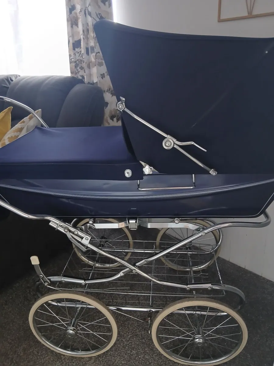 Vintage pram - Image 3