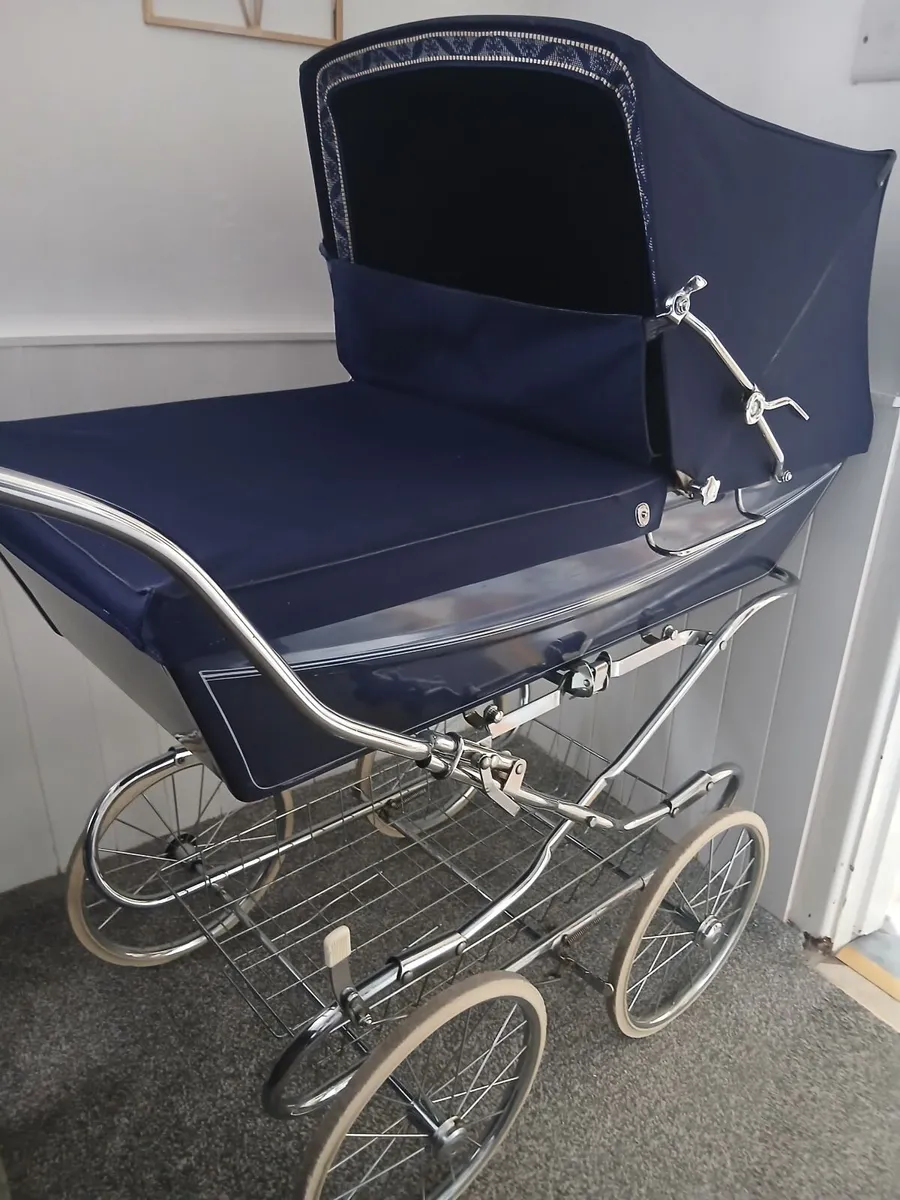 Vintage pram - Image 4