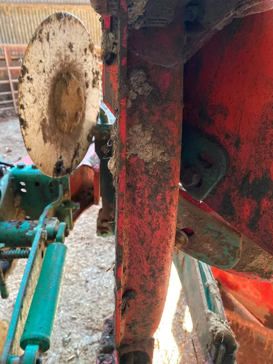 KVERNELAND ED85-300-28 6F PLOUGH - Image 4