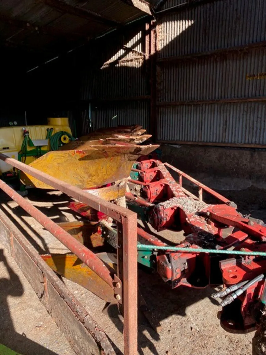 KVERNELAND ED85-300-28 6F PLOUGH - Image 1