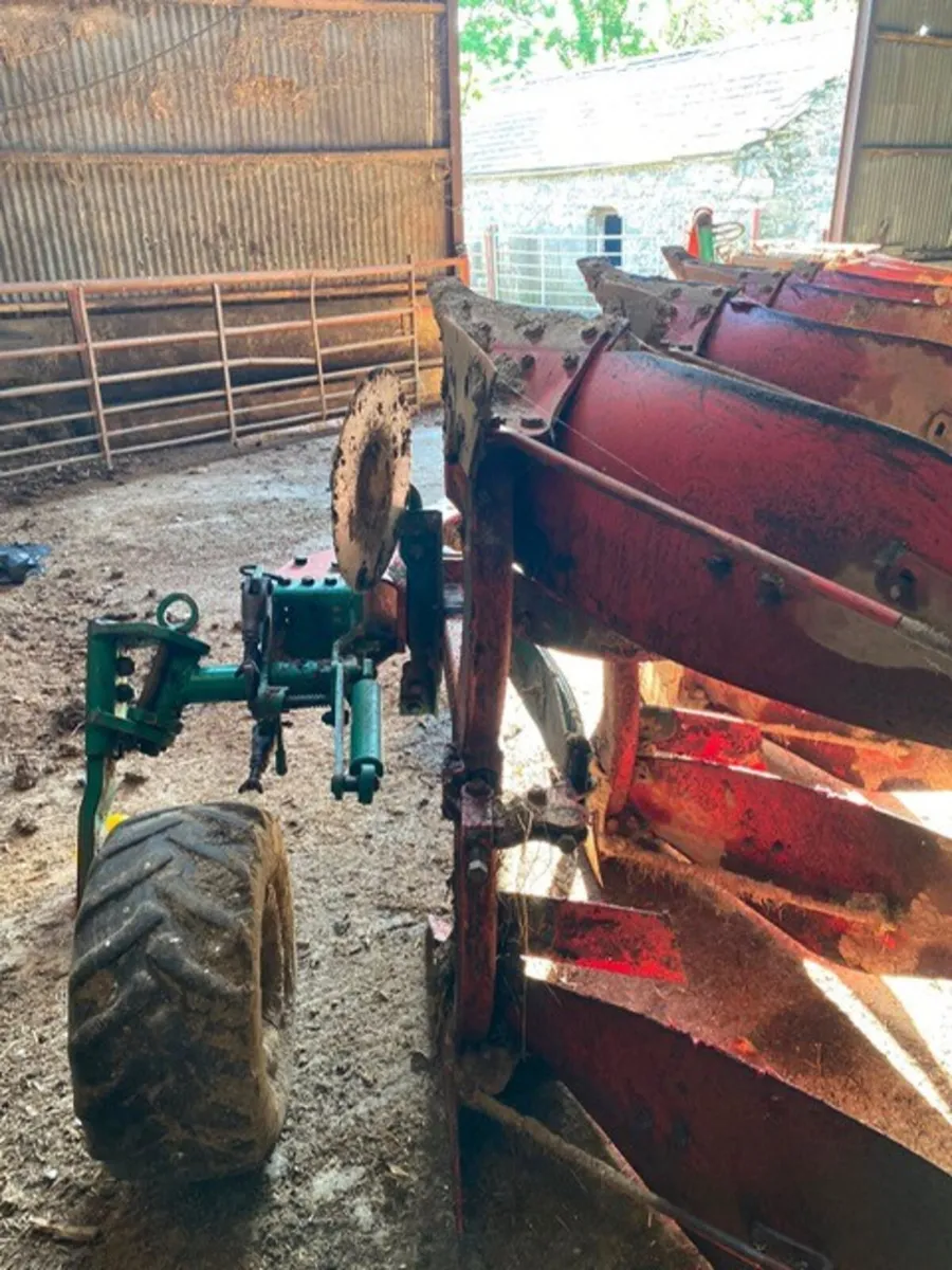 KVERNELAND ED85-300-28 6F PLOUGH - Image 2
