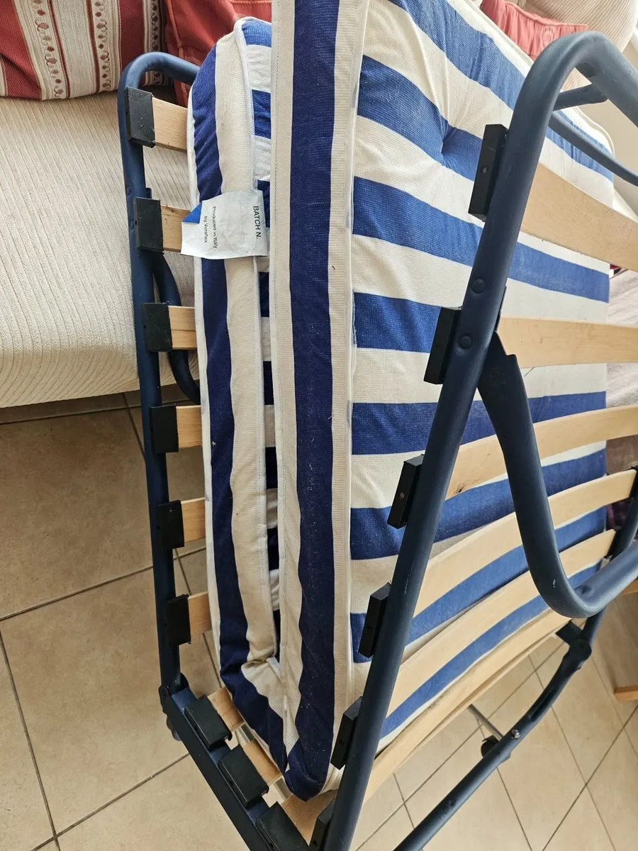 Foldupbed and mattress - Image 2