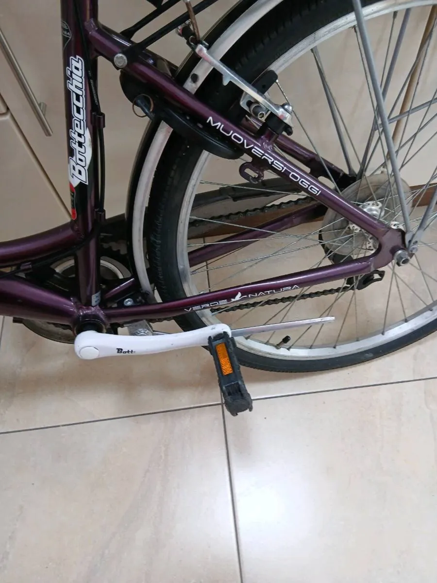 LADIES OR GIRLS BIKE 26 INCH WHEELS LIKE NEW - Image 3
