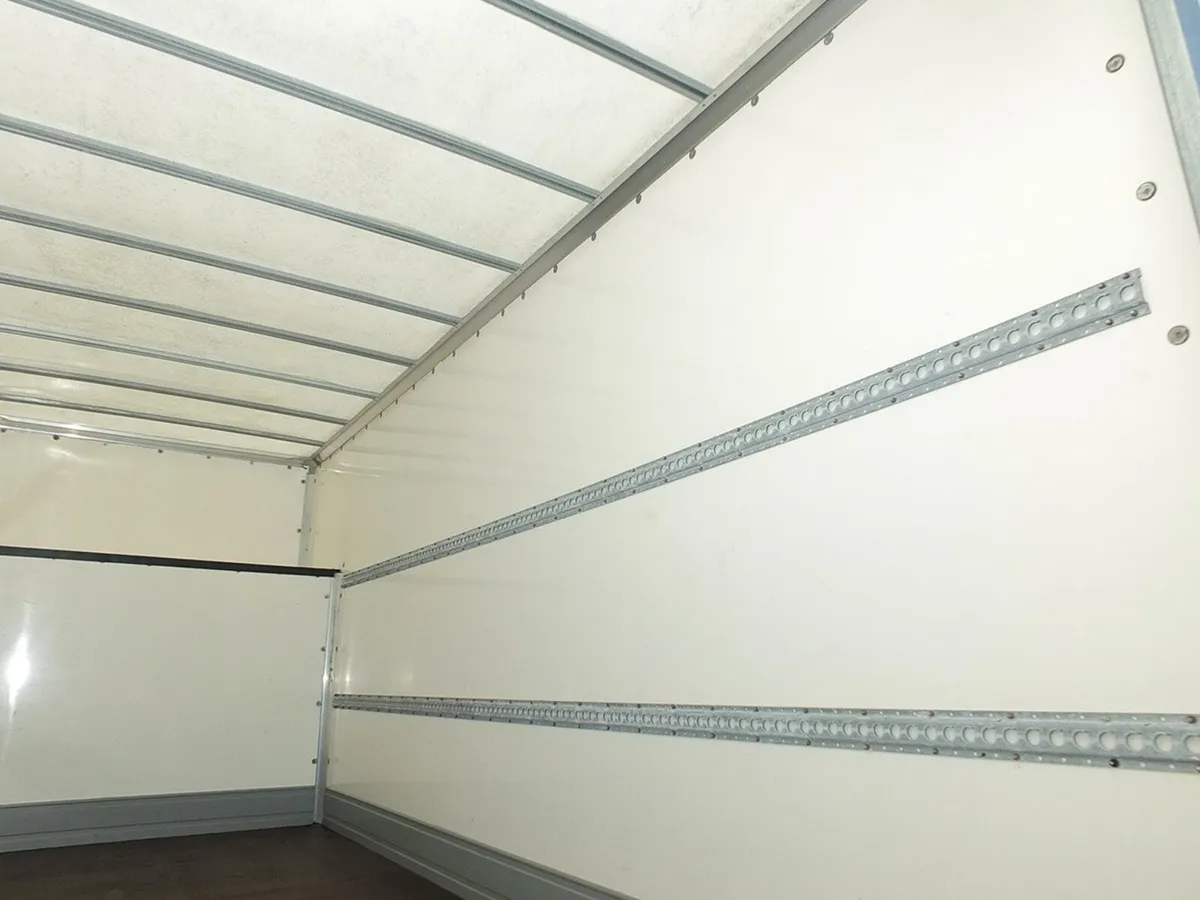 VB - 2021 Iveco Daily Luton Box Van - Image 4