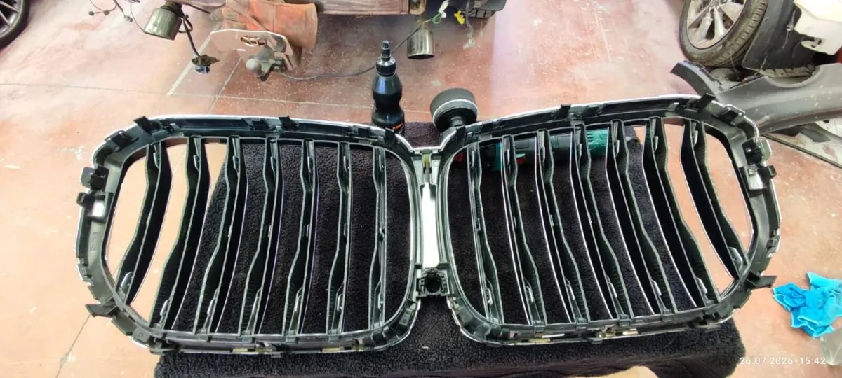 Genuine OEM BMW 5 Series G30 G31 LCI Front Kidney - Image 3