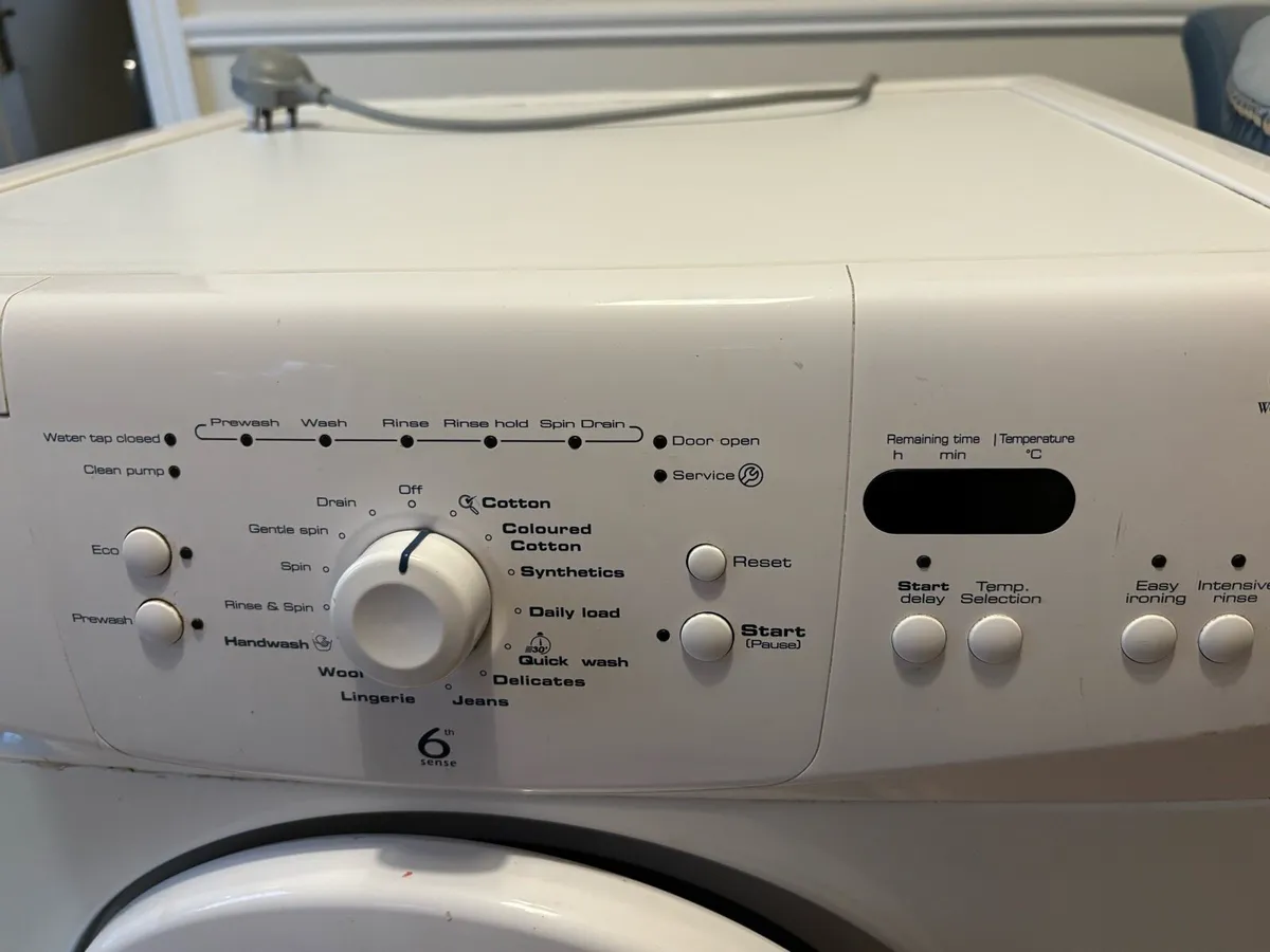 Whirlpool 7kg washing machine - Image 1