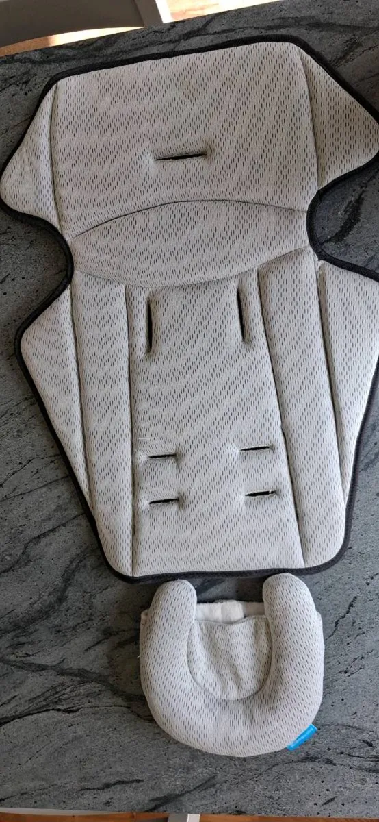 Uppababy snugseat - Image 1