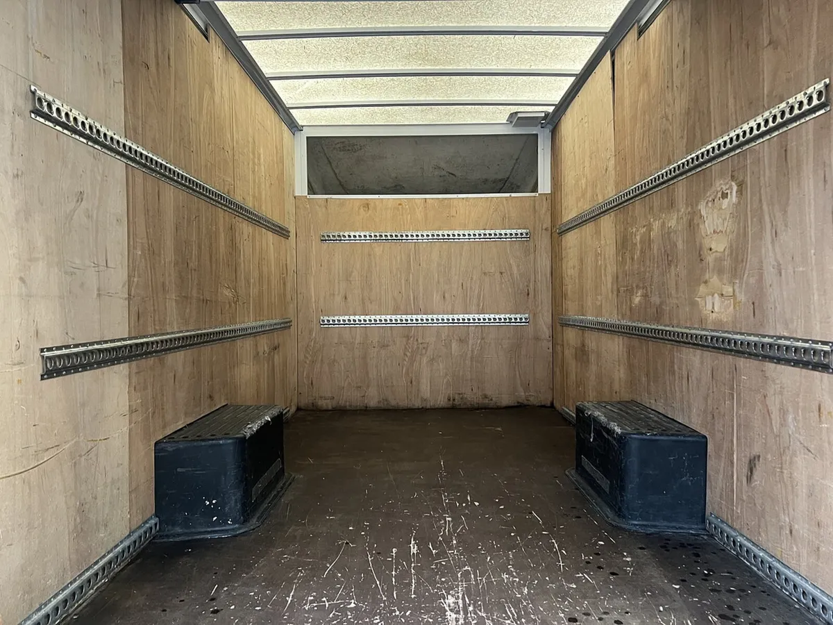 VB - 2022 Ford Transit Luton Low Loader Van - Image 2