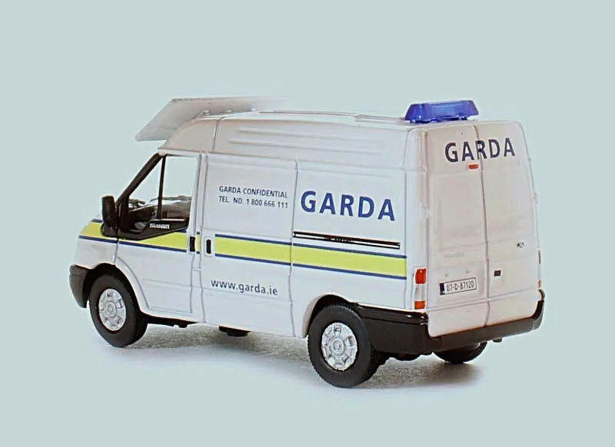 1;76 Die cast Garda van, Free Post - Image 2