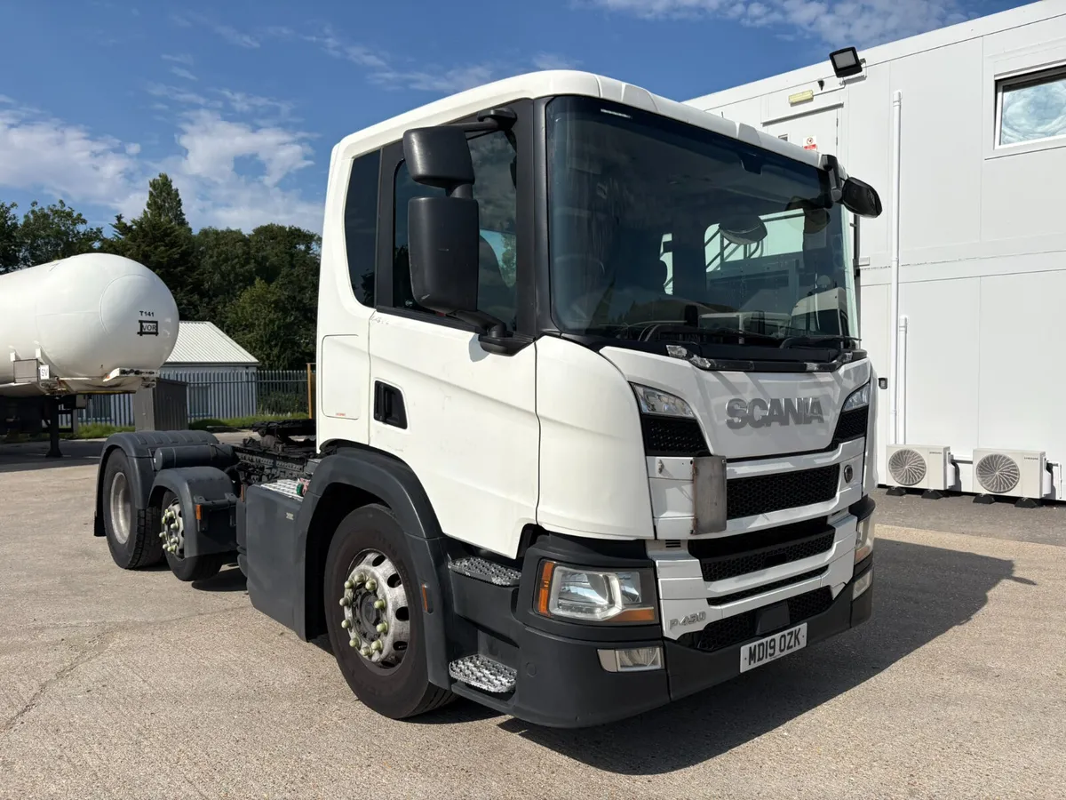 SCANIA P450 6X2 TRACTOR UNIT - Image 1