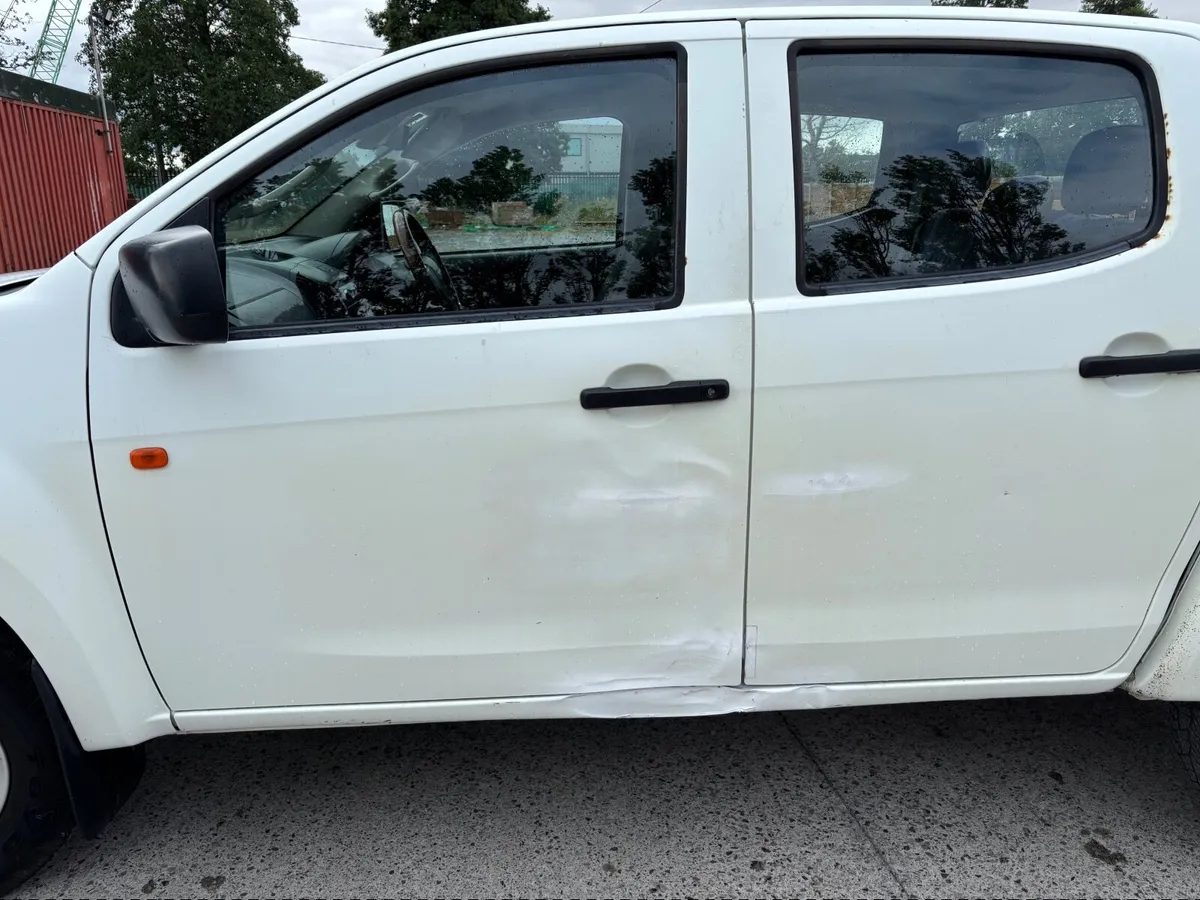 Isuzu D-Max 2015 - Image 2