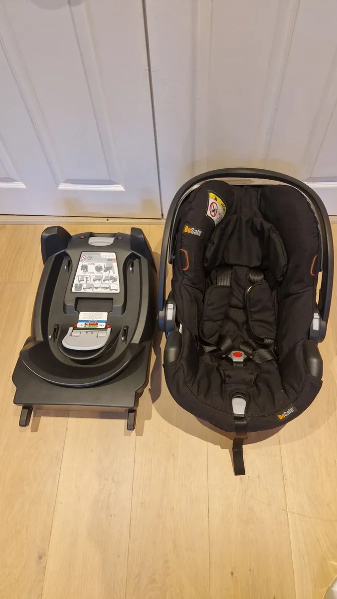 Bugaboo chameleon 3 and accessories - Image 4
