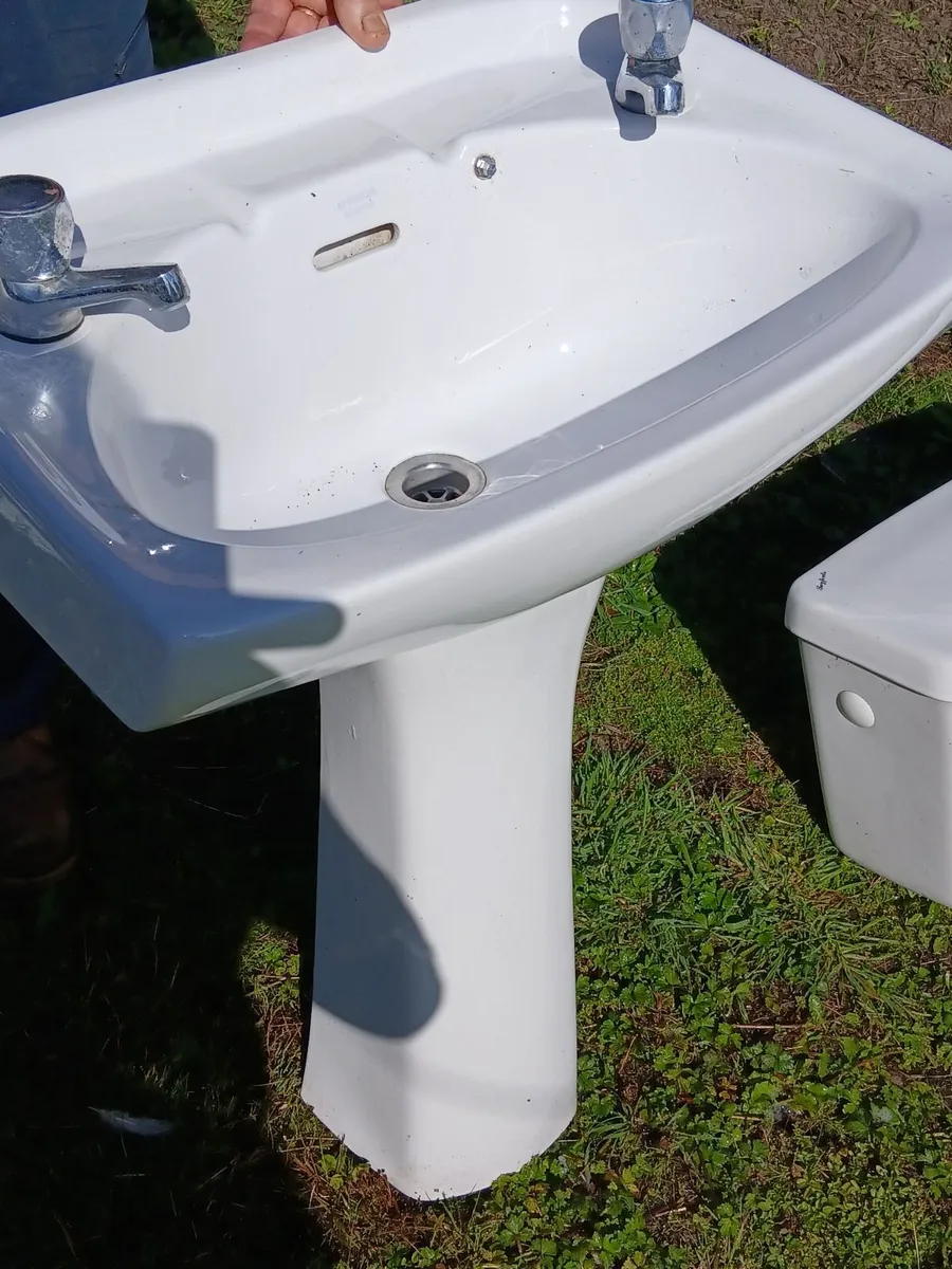 Bathroom wash basin pedestal and cistern - Image 4