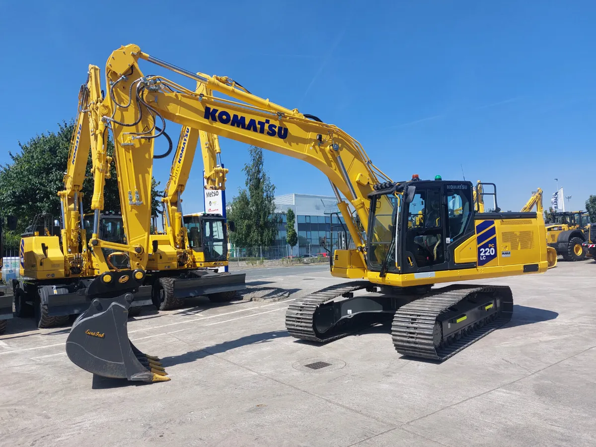 Komatsu PC220LC-12 - Image 1