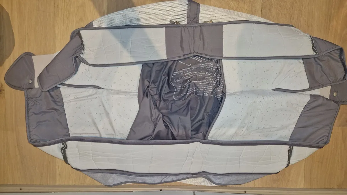 Chicco next2me baby cot - Image 2