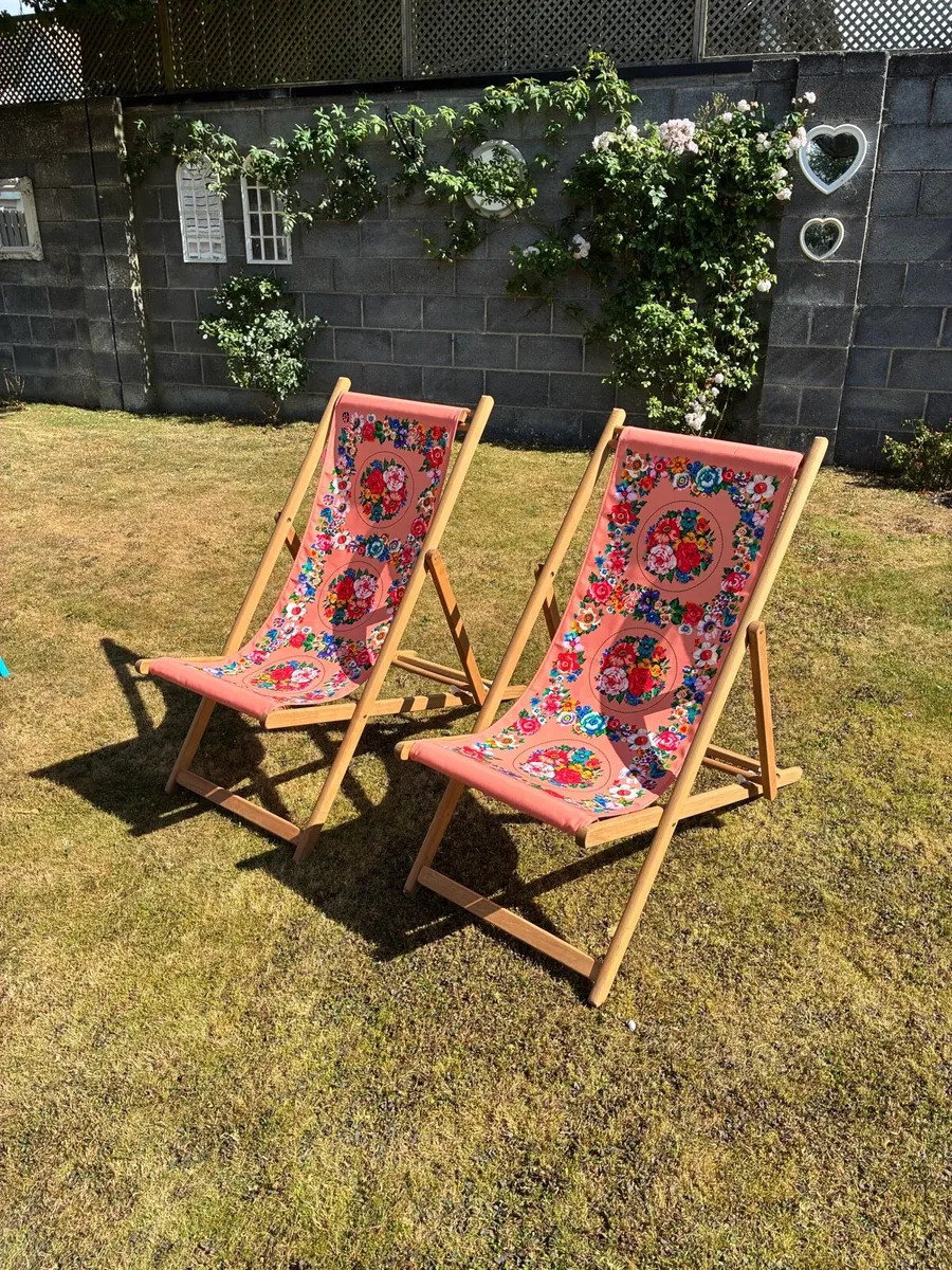 2 High Quality Deck Chairs - Image 1