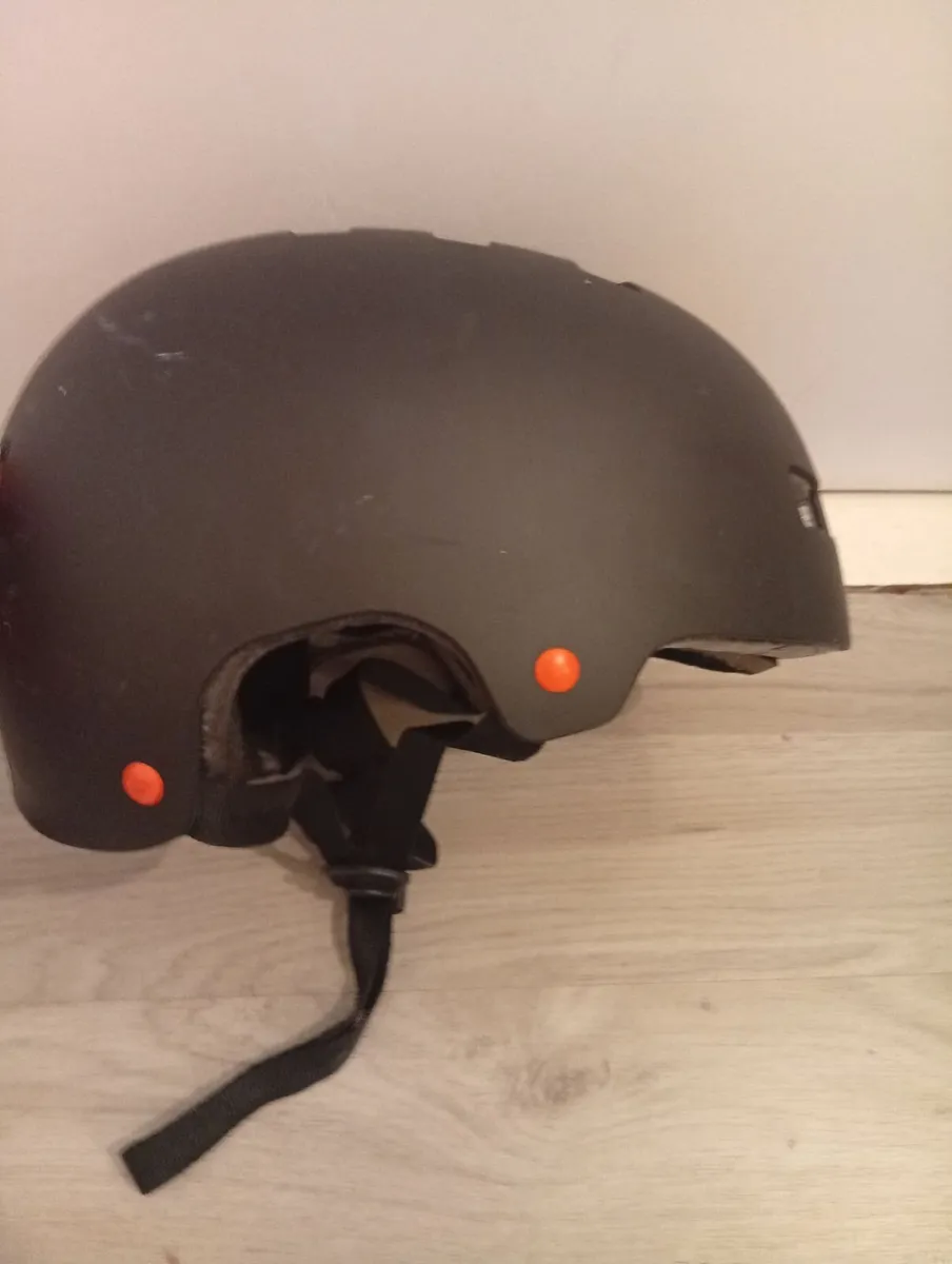 Quality Universal MANGOOSE Helmet Size M - Image 1