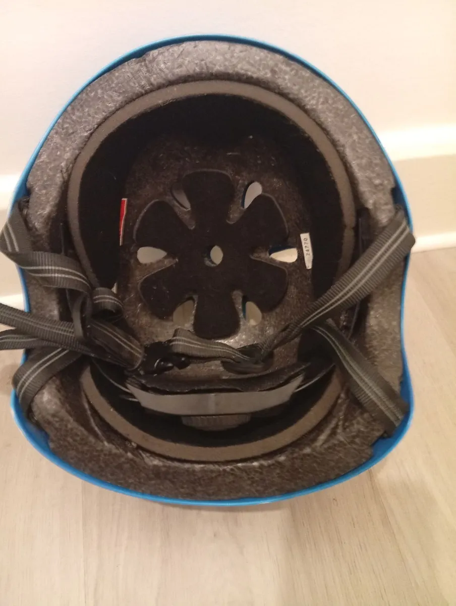 Quality Universal Helmet M-Size - Image 4