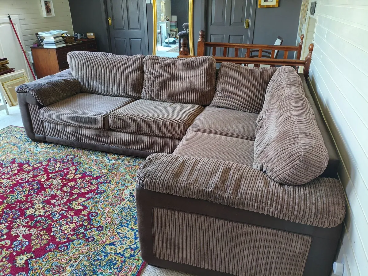 L Shaped couch In good condition compfortable - Image 1