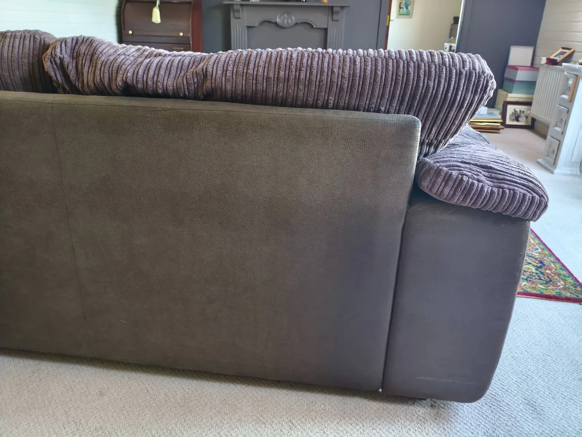 L Shaped couch In good condition compfortable - Image 2