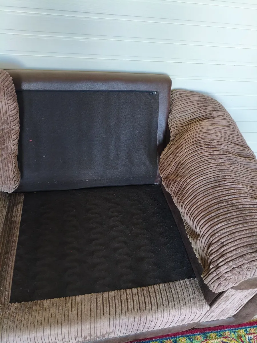 L Shaped couch In good condition compfortable - Image 3