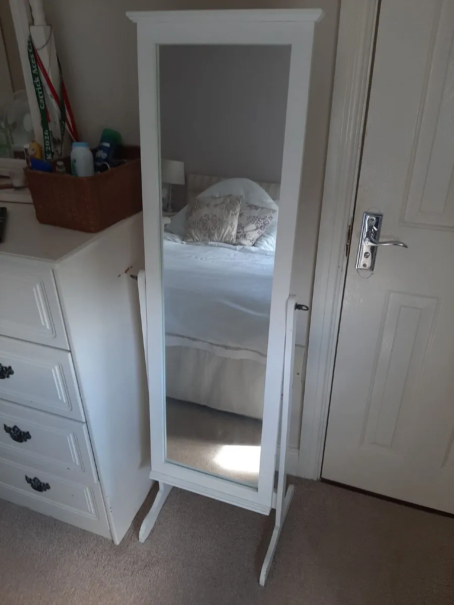Free Standing Mirror