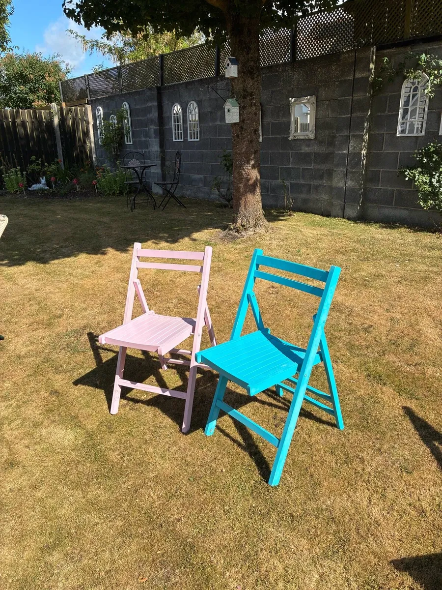 2 Folding Chairs - Image 2