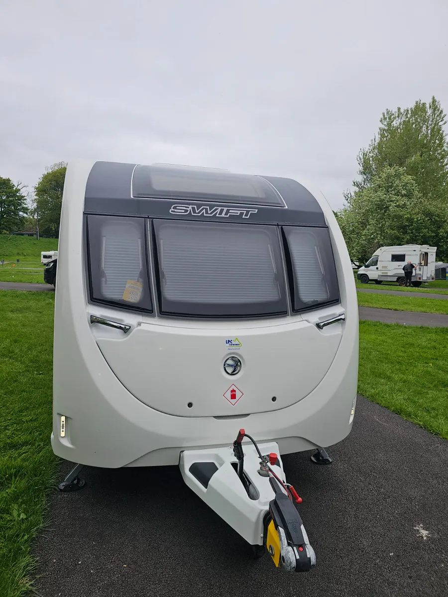 SWIFT EUROPA 590 6 BERTH - Image 3