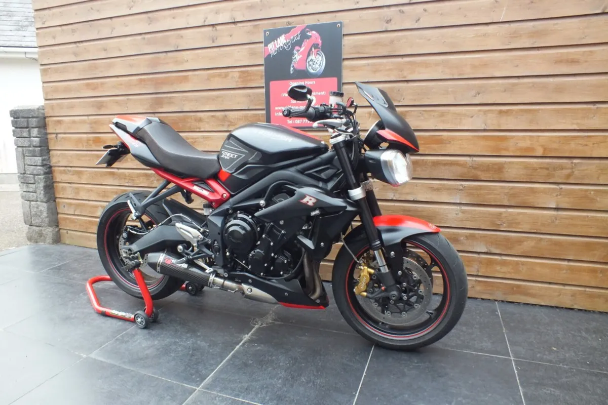 2017 Triumph Street Triple 675R Dark Edition - Image 2