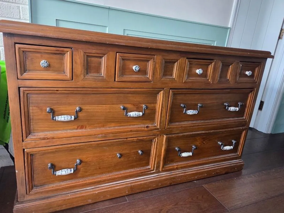 Solid wood 8-drawer dresser - Image 1