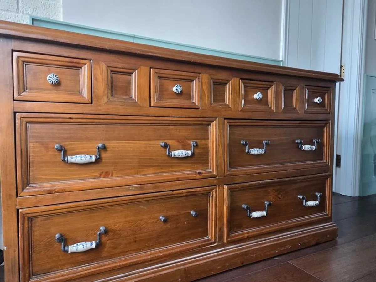 Solid wood 8-drawer dresser - Image 2