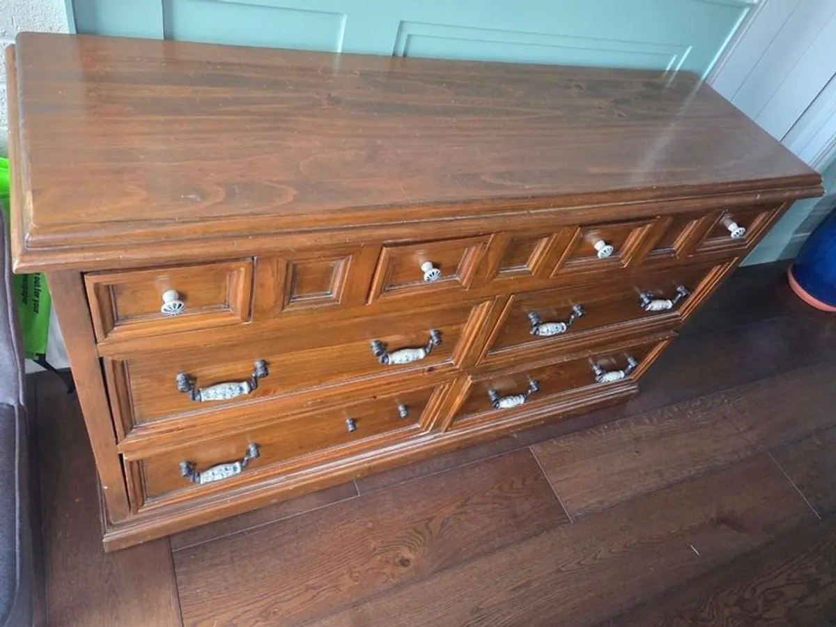 Solid wood 8-drawer dresser - Image 3