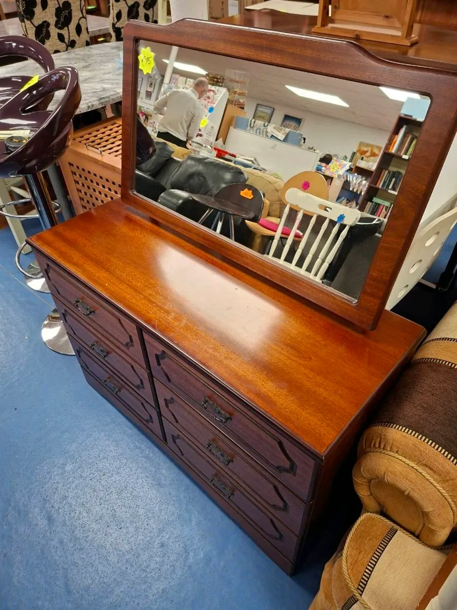 DRESSER - Image 2