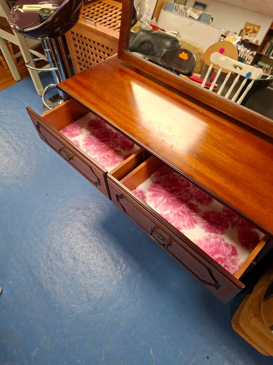 DRESSER - Image 3