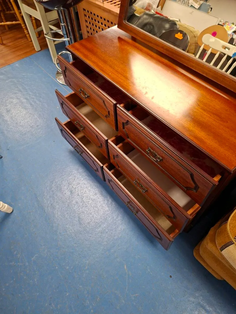 DRESSER - Image 4