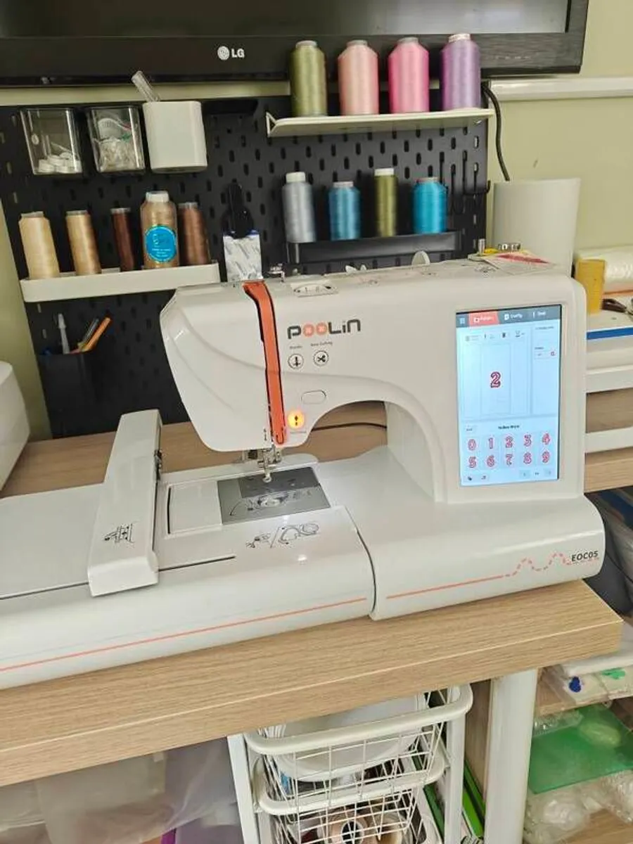 embroidery machine - Image 1