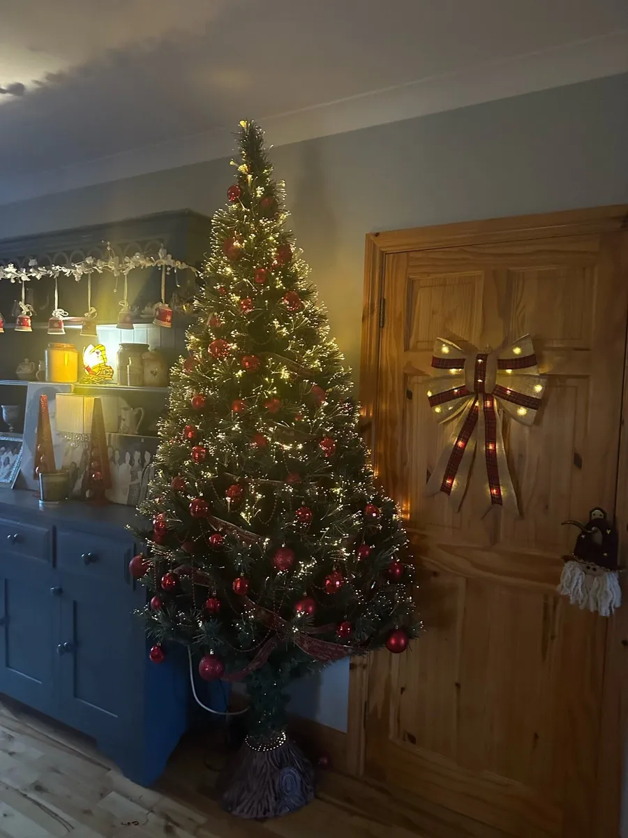 8 foot Christmas fibre optic tree with Accessories - Image 1
