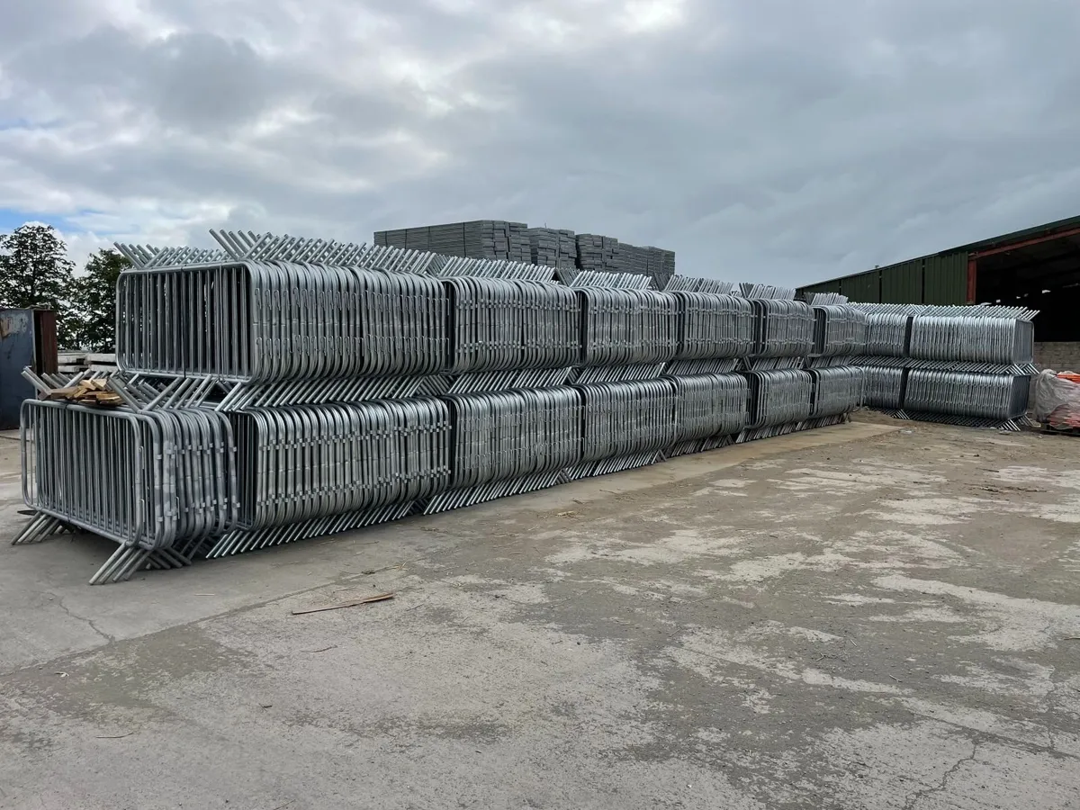 Temporary Fencing / Crowd Control Barriers - Image 3