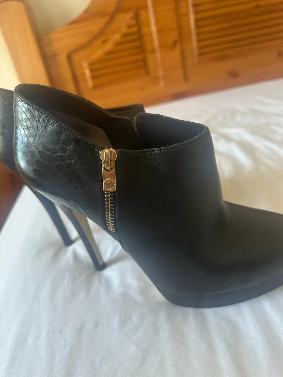Michael Korrs boots plus 2 X Beautiful sling back - Image 2