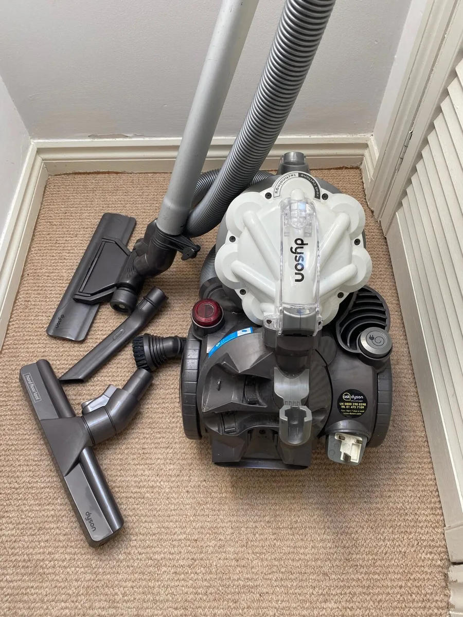 Vacuum cleaner - Image 2