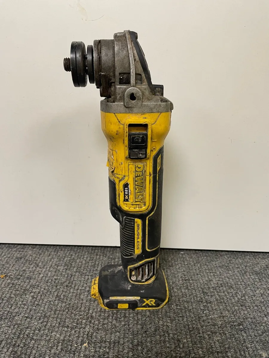 De Walt DCG405 Angle Grinder BareTool - Image 1