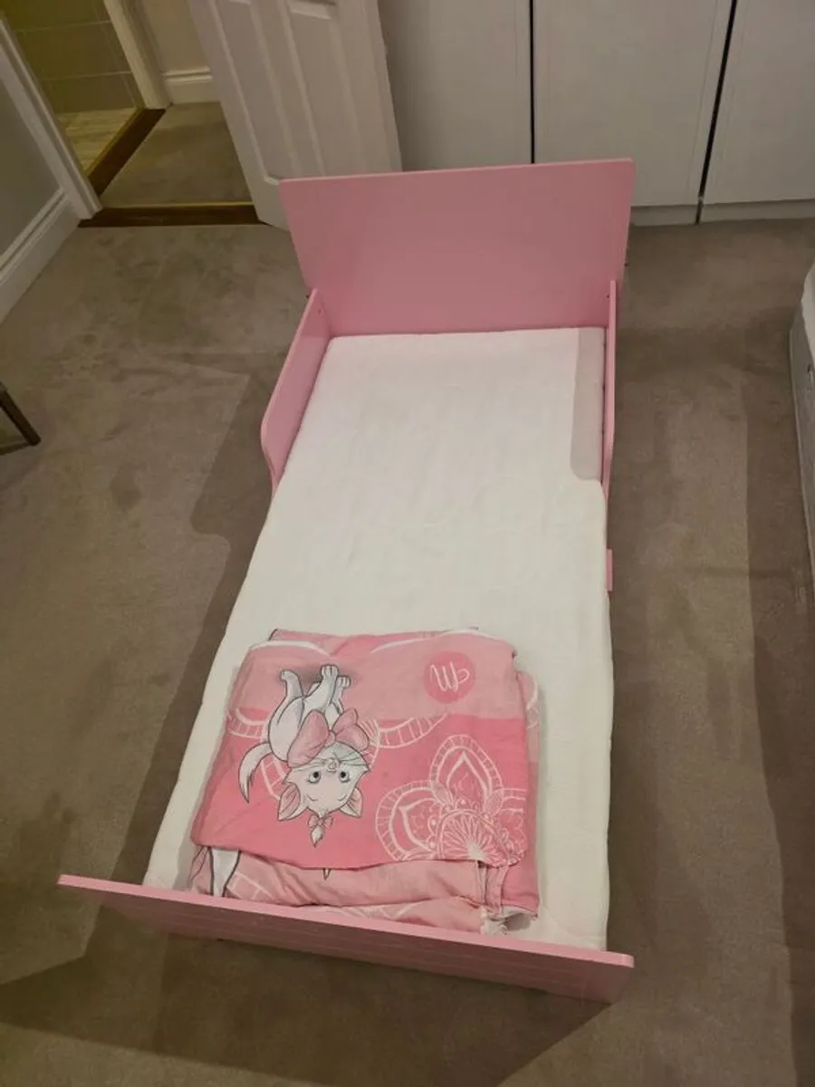 childrens bed & mattress - Image 1