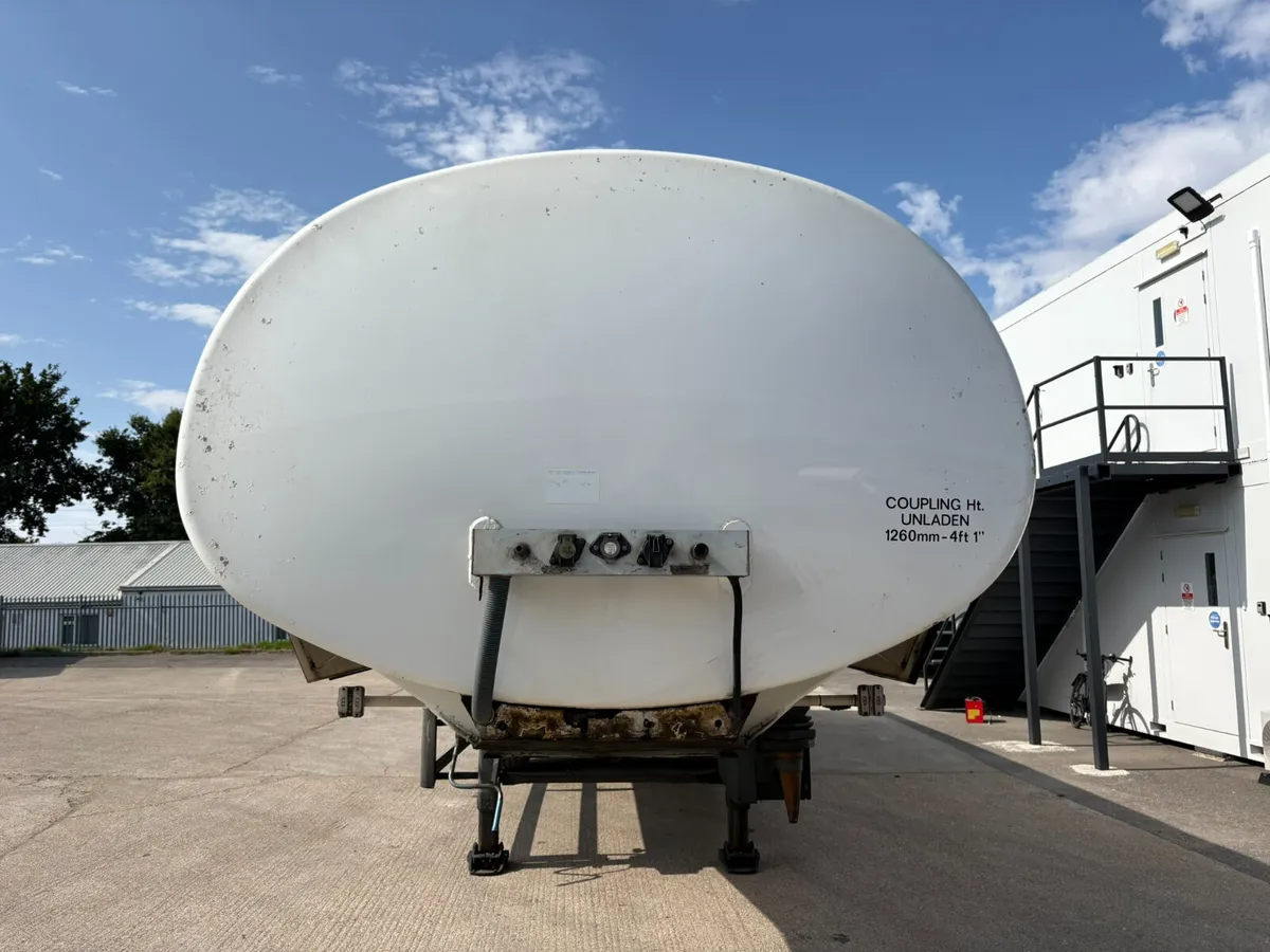 COBO 42000 LITRE FUEL TANKER - Image 3
