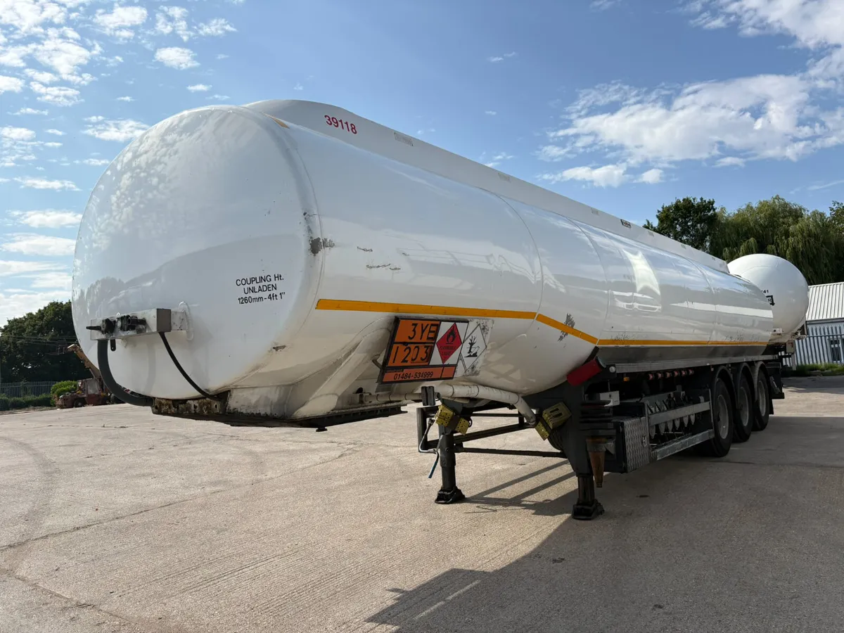 COBO 42000 LITRE FUEL TANKER - Image 4