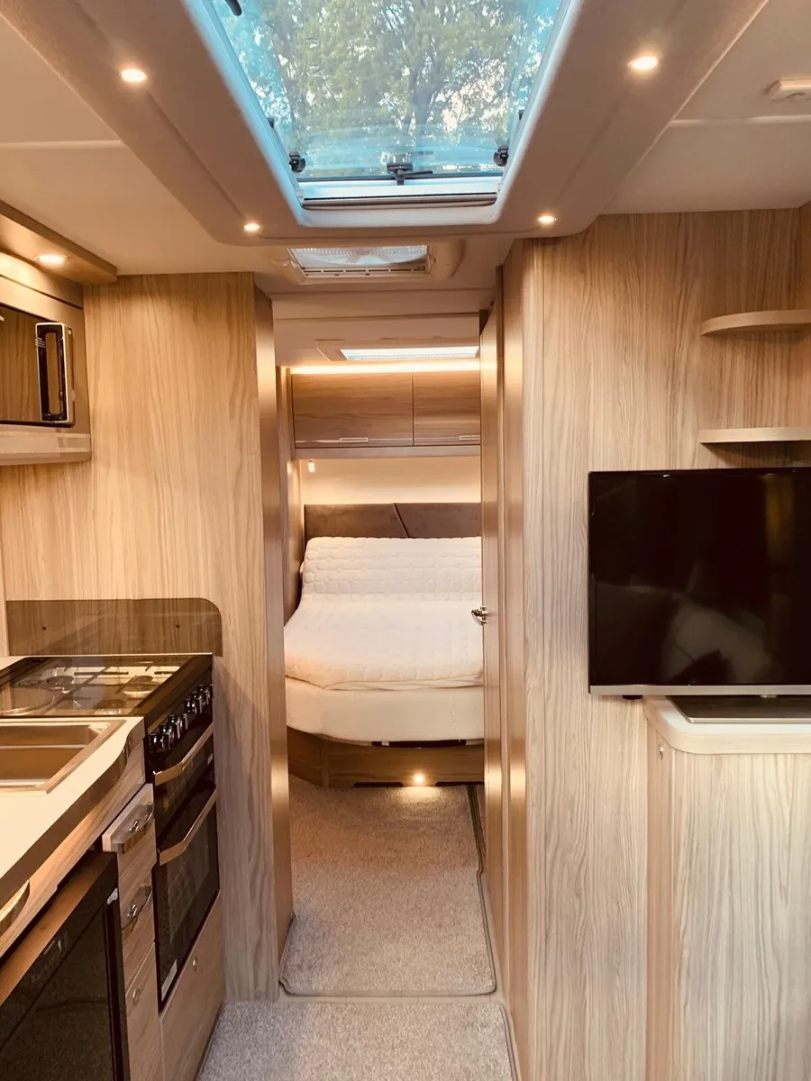 Touring Caravan - Image 4