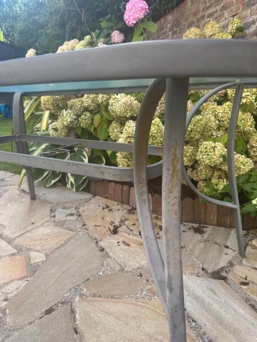 6 seater garden dining set with parasol - Image 2