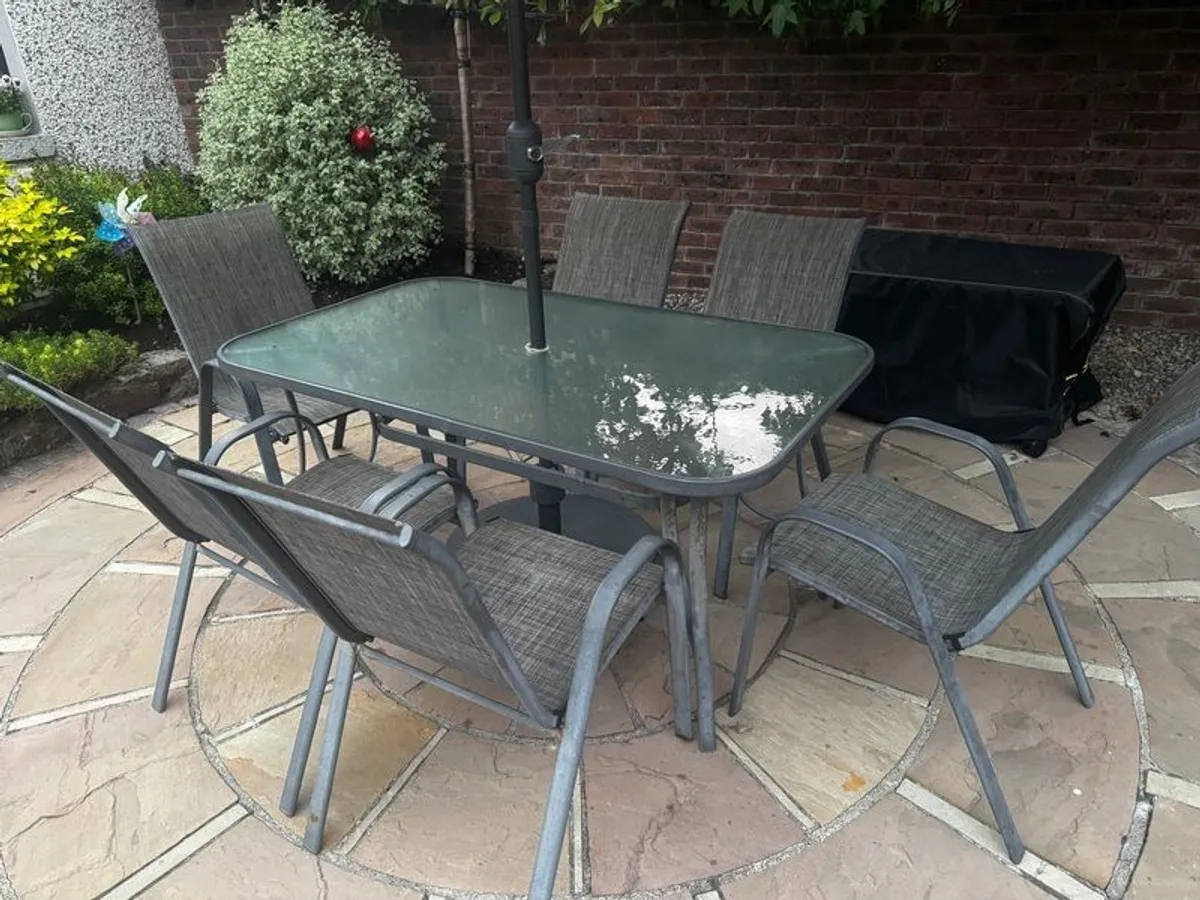 6 seater garden dining set with parasol - Image 4