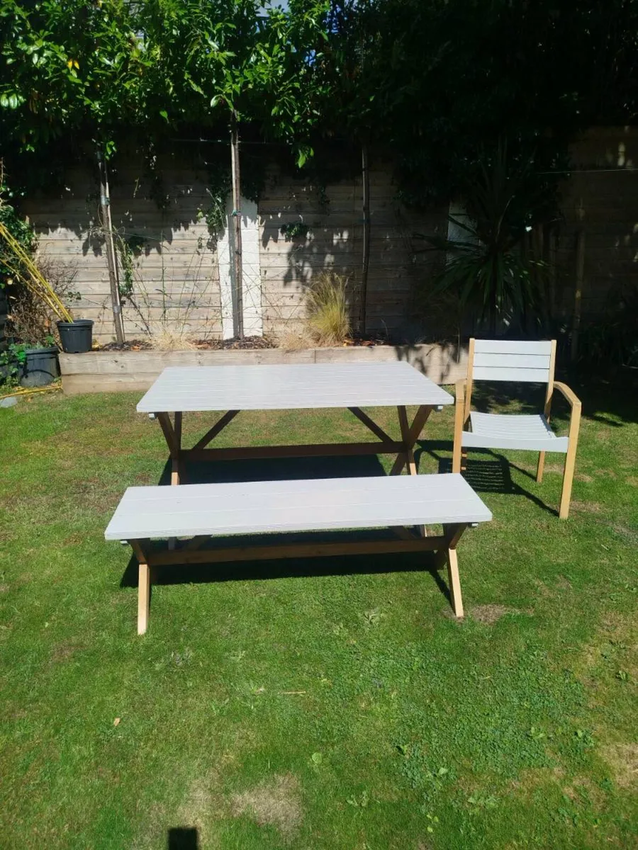 Patio Table and chairs - Image 1